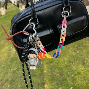 Colgante de personaje Streetwear 'Big Cap' para bolso, colgante mini colorido con diseño de zapatilla y sudadera, cordón para teléfono, accesorio de llavero urbano Hypebeast - Product Image 4