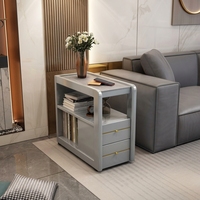 Table d'appoint mobile nordique avec plateau en pierre frittée, structure en bois d'hévéa et roulettes, multifonctionnelle, pour thé ou chevet, OEM ODM, usine Chine