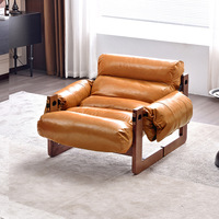 Fauteuil simple en bois massif de style nordique avec rembourrage en cuir ciré à l'huile Chaise de salon design vintage pour la maison