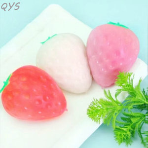 Jouet Squishy Fraise Changeant de Couleur QYS, Fruité Réaliste Anti-Stress à Presser, Jouet Fidget pour Enfants, Idéal Cadeau - Product Image 6