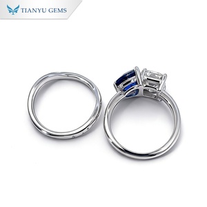 แหวน TIANYU GEMS แบบสั่งทำพิเศษ Toi Et Moi ประดับเพชรทรง Emerald Cut และไพลินสีน้ำเงินทรงหยดน้ำ พร้อมสลักลายรูปดาว ดีไซน์แบบแยกแหวน สำหรับผู้หญิง สวมใส่เป็นแหวนหมั้น - Product Image 3