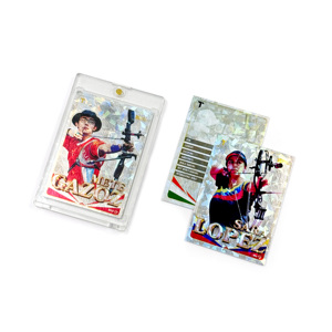 Cartes à jouer en papier avec logo d'anime imprimé, surface holographique brillante personnalisée OEM, jeu de cartes à collectionner - Product Image 2