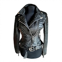 Blouson Biker Femme en Similicuir Matelassé Noir Effet Peau de Serpent avec Fermeture Éclair – Collection Automne/Hiver Transfrontalière