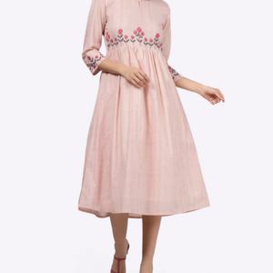 ชุดเดรสผ้าฝ้ายลินินทรงเอ สไตล์ลำลอง คอโอ ปักลาย แขนยาว ความยาวปานกลาง เหมาะสำหรับวันหยุดฤดูร้อนสำหรับผู้หญิง  ปรับแต่งได้ตามต้องการ - Product Image 3