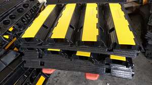 แผ่นยางป้องกันสายเคเบิล 3 ช่อง รุ่นขายดี - Product Image 4