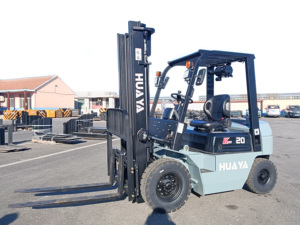 Chariot élévateur diesel HUAYA 1 tonne 2,5 tonnes, abordable, fiable, certifié CE, tout-terrain, moteur japonais, hauteur de levage 3-7m - Product Image 2