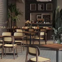Ensemble de chaises en rotin et en bois élégantes, durables et modernes, et table avec plateau en bois, mobilier pour restaurant commercial, restaurant de nouilles