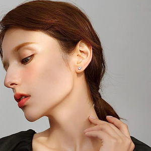 Boucles d'oreilles clous rondes en zircon serties à griffes en acier inoxydable unisexe, bijoux pour cartilage d'oreille, cadeau - Product Image 4