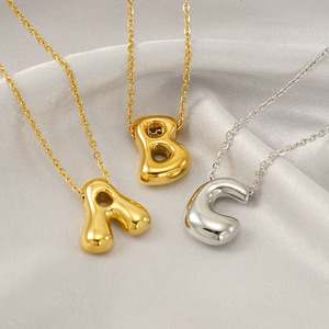 Collar de Acero Inoxidable Chapado en Oro de 18k con Letras de Burbuja Lisas, Joyería de Moda para <span class=keywords><strong>Mujer</strong></span>, Collar con Colgante de 26 Letras Inglesas, Venta al por Mayor - Product Image 3
