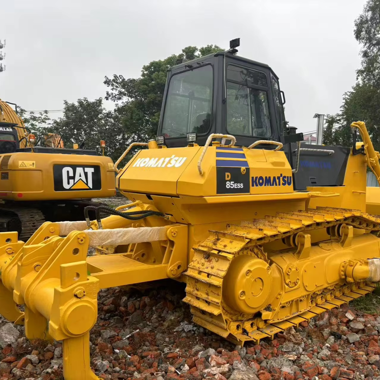 Used-Komatsu-D85-Bulldozers-