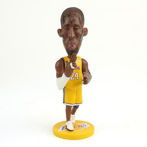 Souvenir personnalisé de joueur de basket-ball Bobblehead à offrir aux fans en tant que figurines montées sur voiture décoration Bobblehead cadeau en résine - Product Image 1