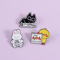 Pin de solapa de metal esmaltado suave con diseño de gato, pato y conejo, código de error 404, personalizado al por mayor para mochilas