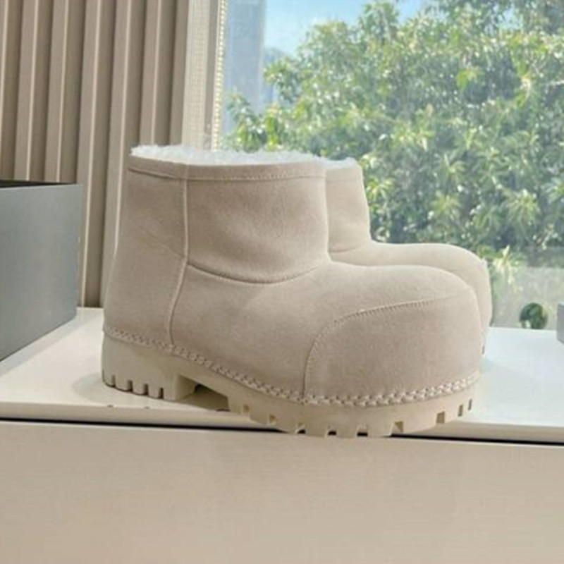 fendi logo boots