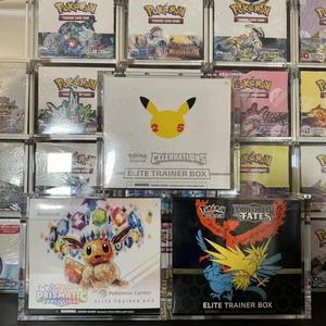 Estuche de exhibición de acrílico Elite Trainer Box <span class=keywords><strong>para</strong></span> 99% protección UV <span class=keywords><strong>Pokemon</strong></span> ETB 151 Booster Bundle <span class=keywords><strong>Caja</strong></span> de colección de cierre magnético - Product Image 4