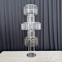 Supports floraux hauts en fil métallique doré pour centres de table de mariage, ornements de mariage, avec cristaux, pour événements, anniversaires, fabriqués en Chine