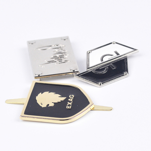 Parches Metálicos Personalizados con Logotipo para Bolsos, Etiquetas Metálicas Lavables con Nombre de Marca para Ropa, Etiquetas en Relieve 3D en Forma de Rollo - Product Image 5
