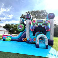 Combo gonflable à thème Gamer : château gonflable, toboggan aquatique, piscine, manette de jeu, trampoline, moonwalk
