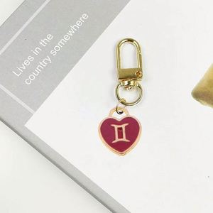 พวงกุญแจและคาราไบเนอร์แบบโปรโมชั่น พวงกุญแจโลหะแบบกำหนดเอง รูปหัวใจสุดสร้างสรรค์ พวงกุญแจคุณภาพสูง - Product Image 4