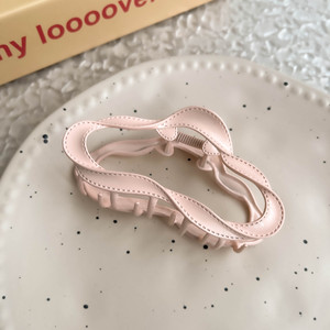 Pinza para el pelo de nube de colores al por mayor, a la moda, hueca, con diseño de tiburón, accesorio antideslizante para el cabello para mujeres y niñas - Product Image 5