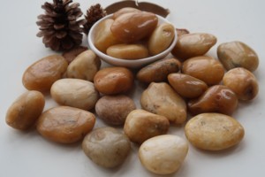 2-4cm Đá Cuội tròn màu vàng tự nhiên cho sân vườn ngoài trời & biệt thự đá trang trí cao cấp - Product Image 2