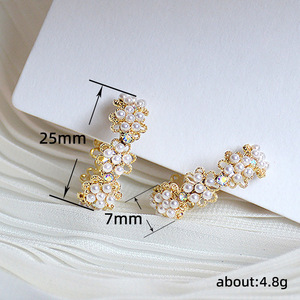 Orecchini a Cerchio con Fiori per Donne, Accessori Floreali Freschi per Uso Quotidiano, Outfit Casual e Regalo - Product Image 3