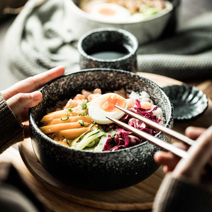 Customized 6.5-7.5 Inch round Ceramic Noodle Bowl with Chopsticks Household Soup & Rice Bowl for Home Restaurant Party Occasions