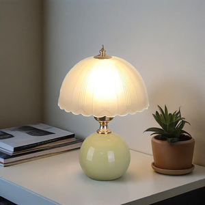 Lámpara Nocturna LED Táctil con Base de Madera, Luz Blanca Cálida 2700K, Funciona con Batería, CRI 90, 25000 Horas de Duración, Regulable, Diseño Minimalista Tulipán - Product Image 1