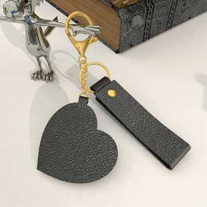 Low MOQ Cute and Creative Small PU <b>Leather</b> Heart-shaped Mirror <b>Keychain</b> with Many Colors for Bag Pendant in Stock - Product Image 3