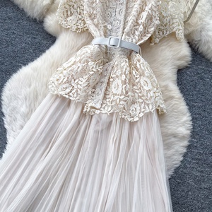 Robe longue plissée d'été à col rond pour femme, style tunique, avec patchwork et dentelle - Product Image 4