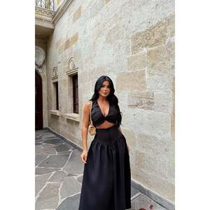 Conjunto de Traje de Chaleco con Botones Negros para Mujer - Product Image 4