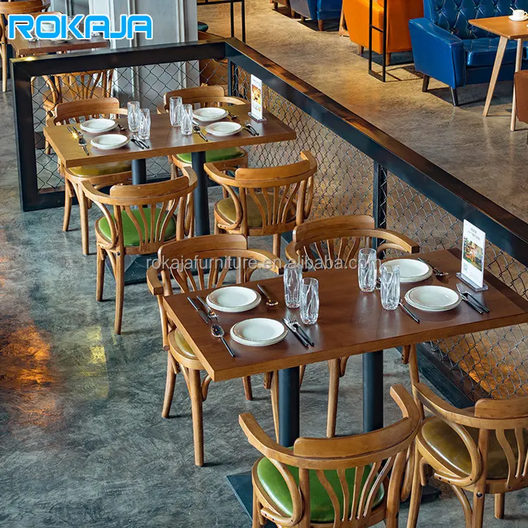 अमेरिकी देहाती रेट्रो डाइनिंग टेबल और कुर्सी सेट कैफे रेस्तरां फर्नीचर विंटेज आयरन लकड़ी के डिनर टेबल कुर्सी सेट