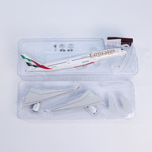 Modelo de Avión de Resina <span class=keywords><strong>Airbus</strong></span> <span class=keywords><strong>A350</strong></span>-<span class=keywords><strong>900</strong></span> de Emirates con Nueva Fardosura, Escala 1/142, 47 cm, con Luces LED y Tren de Aterrizaje - Product Image 6