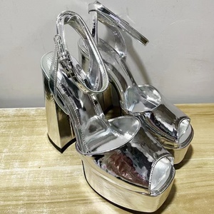 Sandales à plateforme épaisse pour femme, argentées, à bout carré, talons hauts et épais, avec brides croisées à la cheville, bout ouvert, chaussures d'été, couleurs personnalisables - Product Image 6