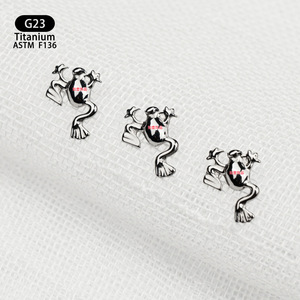 Boucles d'oreilles en alliage de titane en forme de grenouille G23 ASTM F136 de qualité médicale pour piercing d'oreille, de lèvre et clous d'oreille - Product Image 4