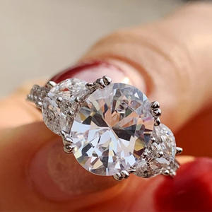 Anello di Fidanzamento Classico da Donna F1089 con Diamante Taglio Brillante Rotondo Colore G Naturale - Product Image 1