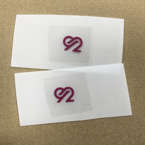 Étiquette de logo personnalisée en relief 3D découpée au laser, transfert thermique, étiquette à repasser sur les vêtements pour les t-shirts et les vêtements de sport - Product Image 4