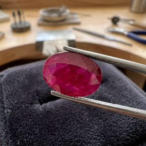 Pierre de rubis naturel ovale certifiée GIA de 4,41 carats pour la fabrication de bagues, pendentifs, boucles d'oreilles et bijoux fins - Product Image 1