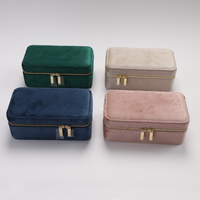 Élégante boîte à bijoux en velours avec fermeture éclair, organiseur multi-compartiments pour le rangement des colliers, bagues et boucles d'oreilles, idéale pour les voyages