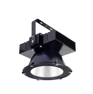 Holofote LED Fabricado na China IP65 à prova d'água Super Brilhante para garagem, quintal, guindaste, torre, lâmpada de estádio, holofote LED
