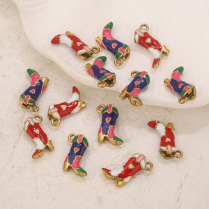 Pendentif charme cowboy en émail coloré |   Acier inoxydable plaqué or 18K PVD |   Divers charms, chaussures de basket-ball, crampons de football - Product Image 2