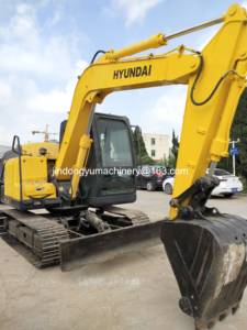 Mini-excavatrice compacte d'occasion Hyundai 80-7 8 tonnes en bon état – Matériel agricole d'occasion - Product Image 6