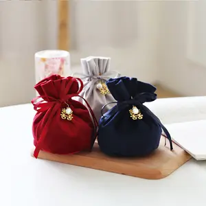 Özel Logo İpli düğün Favor hediye kesesi ruj şeker tatlı takı depolama kadife çanta Logo ile