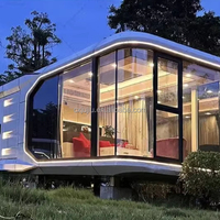 Maison Capsule Modulaire en Acier pour Hôtel Mobile, Gîte, Structure en Acier Préfabriquée, Design Moderne Personnalisable, Chambre et Salon