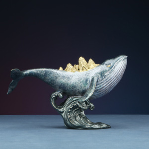 Figura de ballena de latón con diseño de montaña dorada, soporte para incienso hecho a mano para decoración del hogar u oficina - Product Image 1