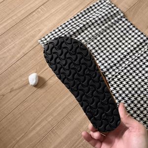 รองเท้าส้นเตี้ยแบบสวมสำหรับผู้หญิง รุ่น Birkenstocks Bostons พื้นไม้ก๊อก หนังแท้ หนังกลับ ติดกระดุม  ขายส่งแบบดรอปชิปปิ้ง - Product Image 5