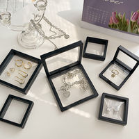 Boîte de présentation carrée flottante pour bijoux, étui de rangement anti-poussière avec couvercle transparent pour boucles d'oreilles, bagues, colliers, organisateur de bureau