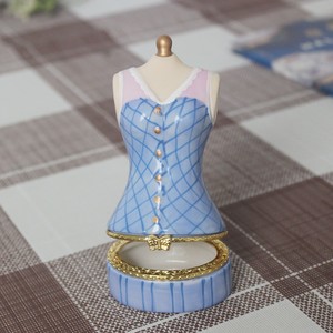 Керамическая фарфоровая шкатулка для украшений в форме красивого платья – настраиваемый цвет и размер - Product Image 2