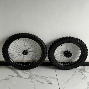 Rueda Shield X de <span class=keywords><strong>19</strong></span>/16 pulgadas para Surron Light Bee, con banda de rodadura negra, llanta negra, tapacubos negro y <span class=keywords><strong>radios</strong></span> plateados. - Product Image 3