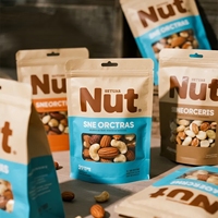 Emballage personnalisé en papier kraft brun, sachet debout, résistant à l'humidité, fermeture éclair PET PE, pour friandises pour chiens, chats, animaux de compagnie, noix, aliments