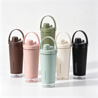 Bouteille d'eau sport en acier inoxydable isolée sous vide de 700 ml (24 oz) avec bouton poussoir pour mélanger les protéines en poudre
